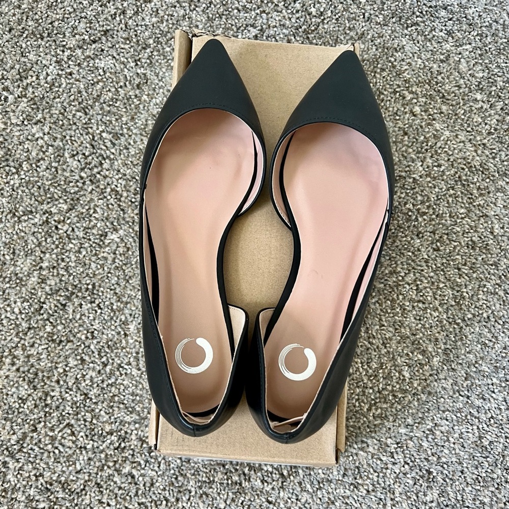 Journee Cortni flats - New w box!